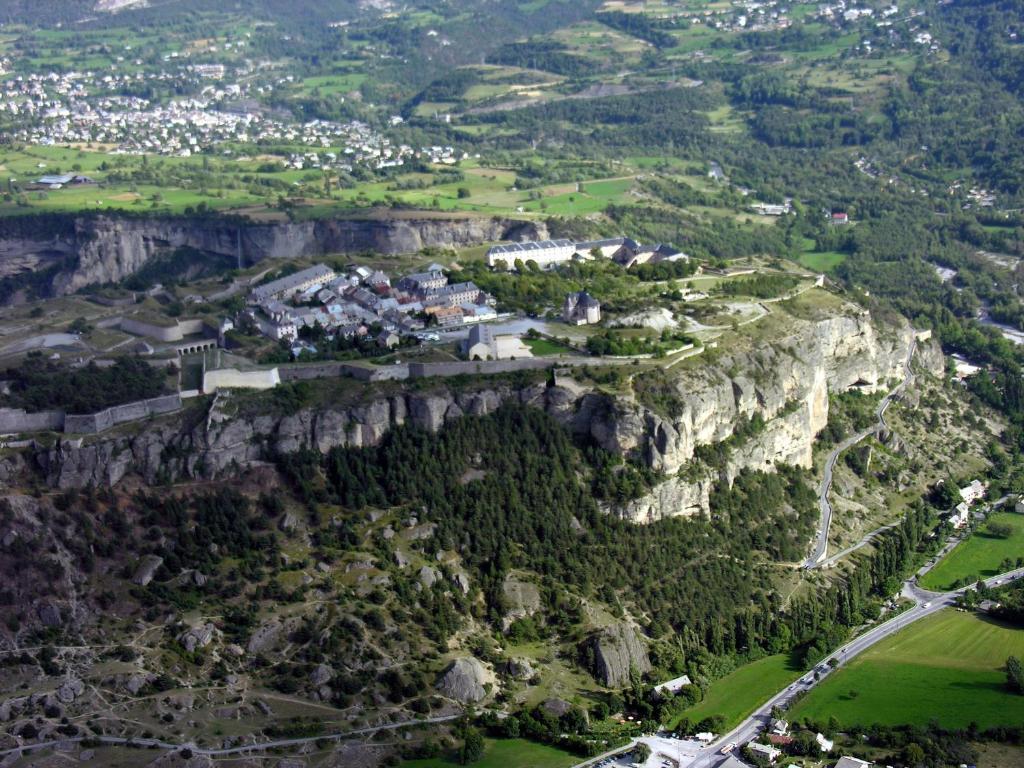Le Rendez Vous De Vauban Gites & Spa Mont-Dauphin Esterno foto