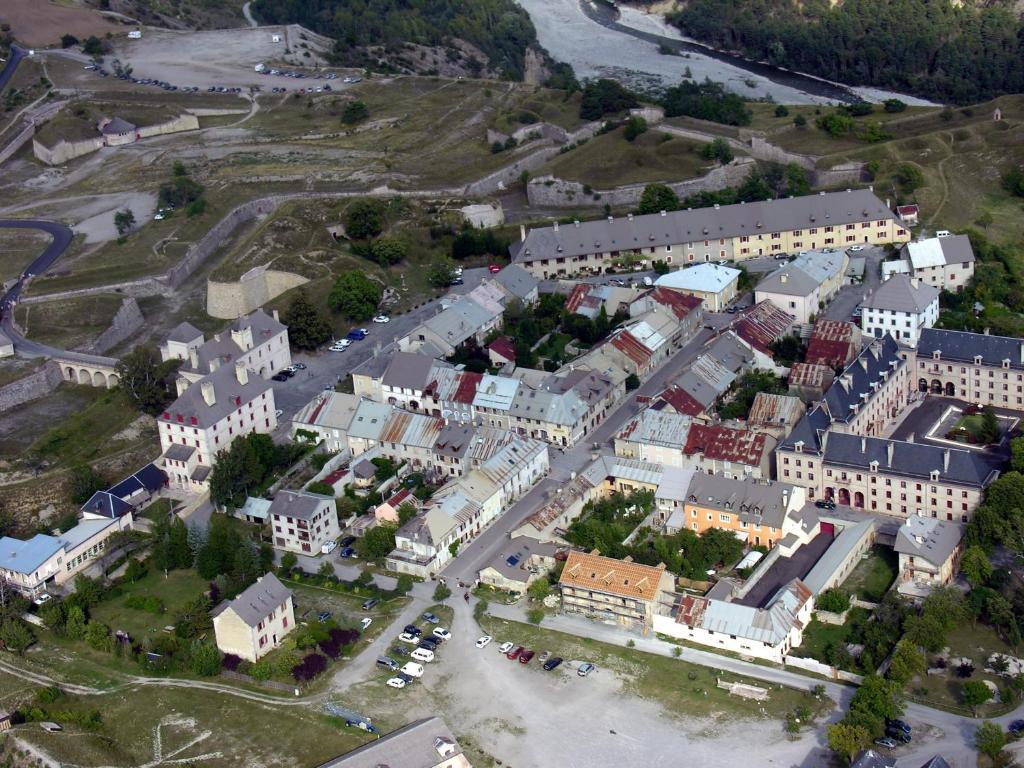 Le Rendez Vous De Vauban Gites & Spa Mont-Dauphin Esterno foto